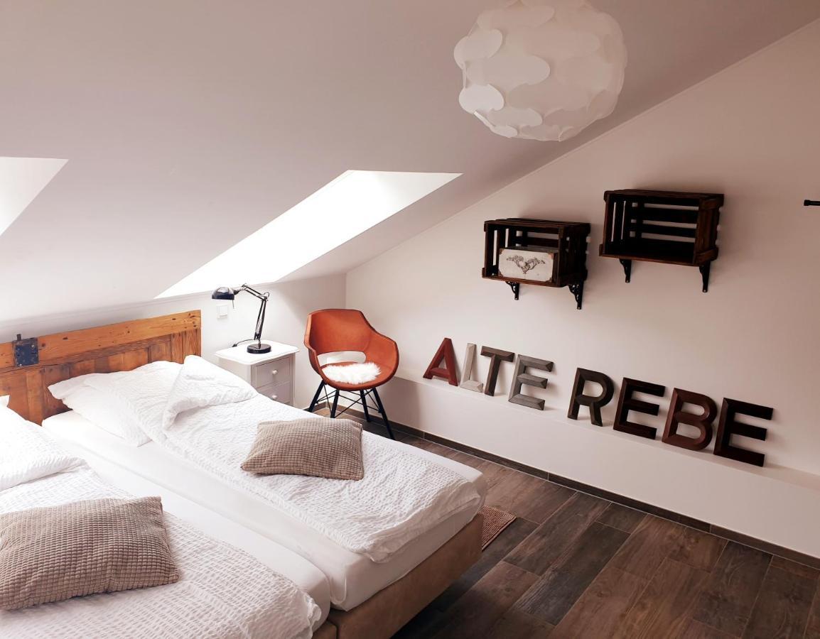 Zur Alten Rebe Ferienhaus Und Weingut Konz Esterno foto
