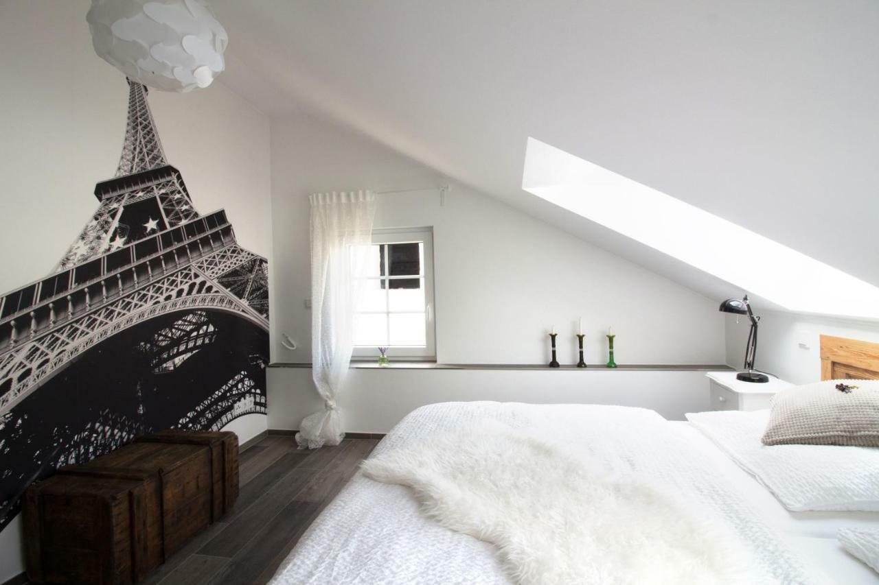 Zur Alten Rebe Ferienhaus Und Weingut Konz Esterno foto