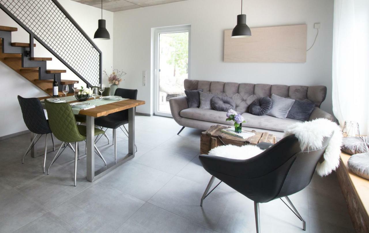 Zur Alten Rebe Ferienhaus Und Weingut Konz Esterno foto